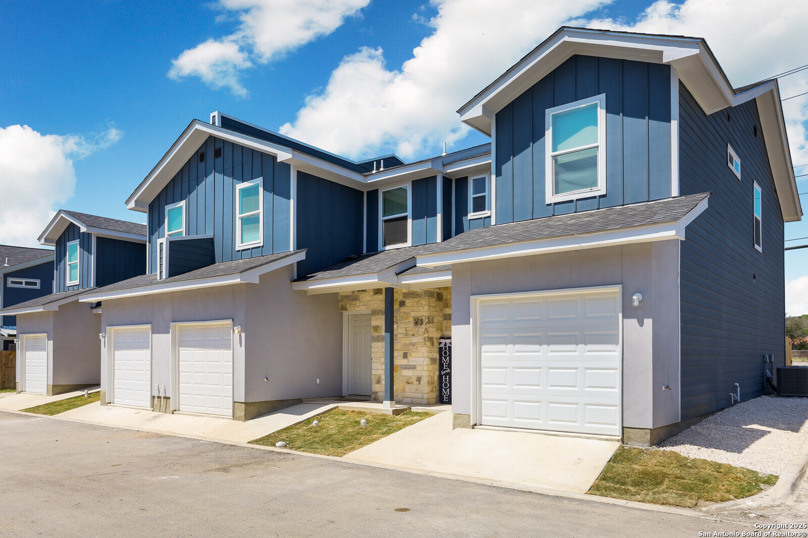 6922 Crestway Road San Antonio, TX 78239 - Photo 2 of 17