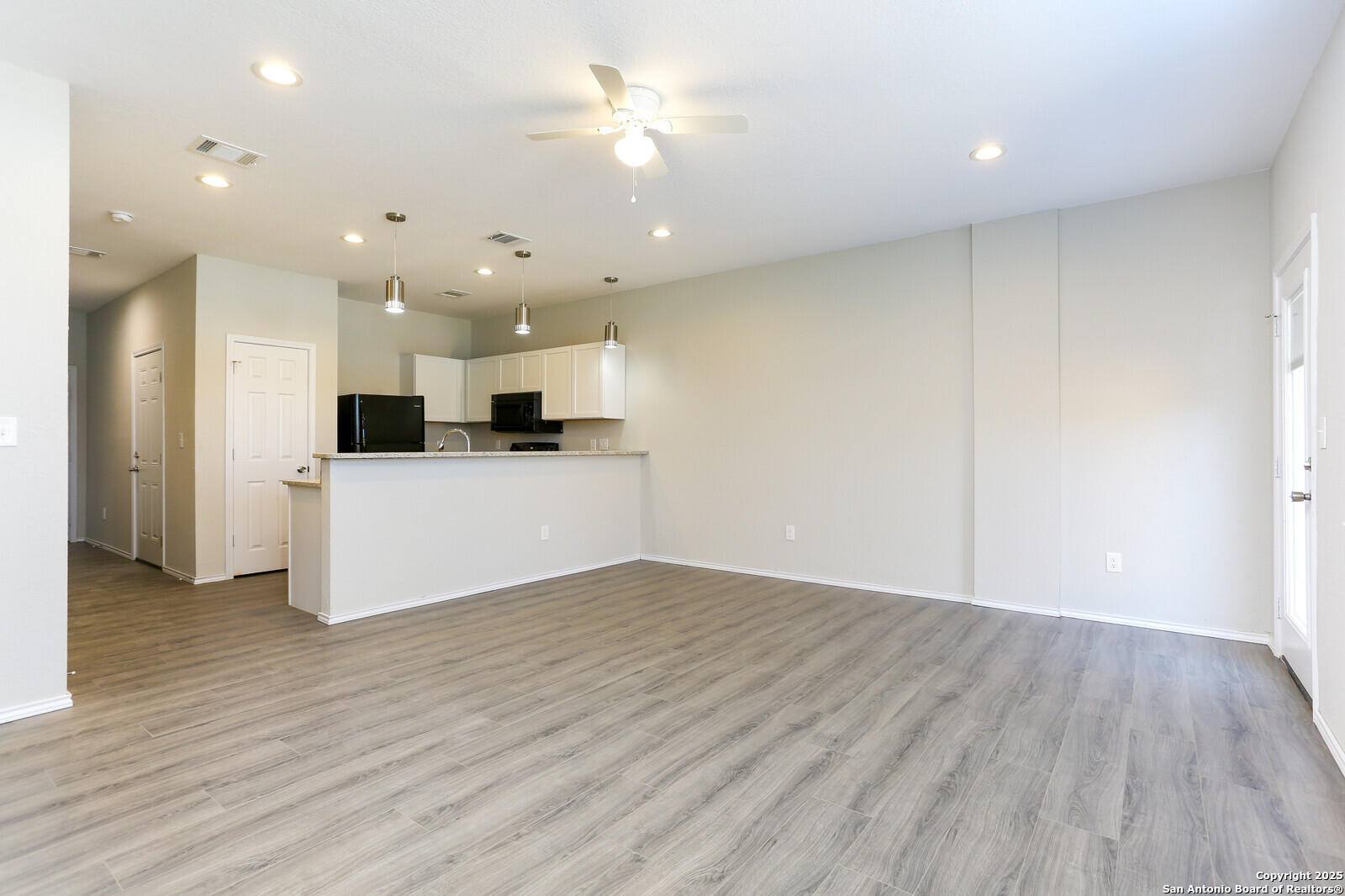 6922 Crestway Road San Antonio, TX 78239 - Photo 6 of 17