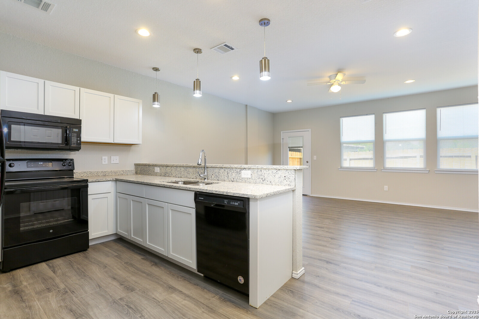 6922 Crestway Road San Antonio, TX 78239 - Photo 9 of 17