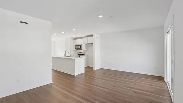 $299,990 | 1415 Oakfield Lane, Pingree Grove, IL 60140