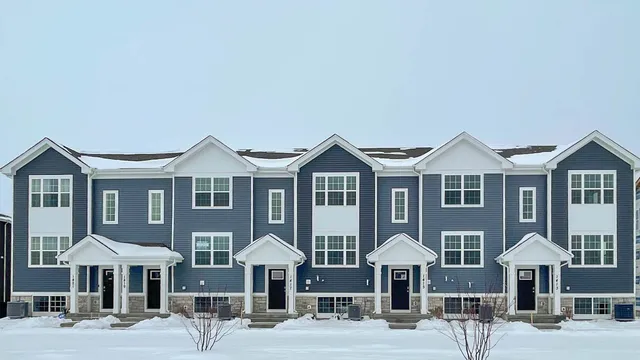 $299,990 | 1415 Oakfield Lane, Pingree Grove, IL 60140
