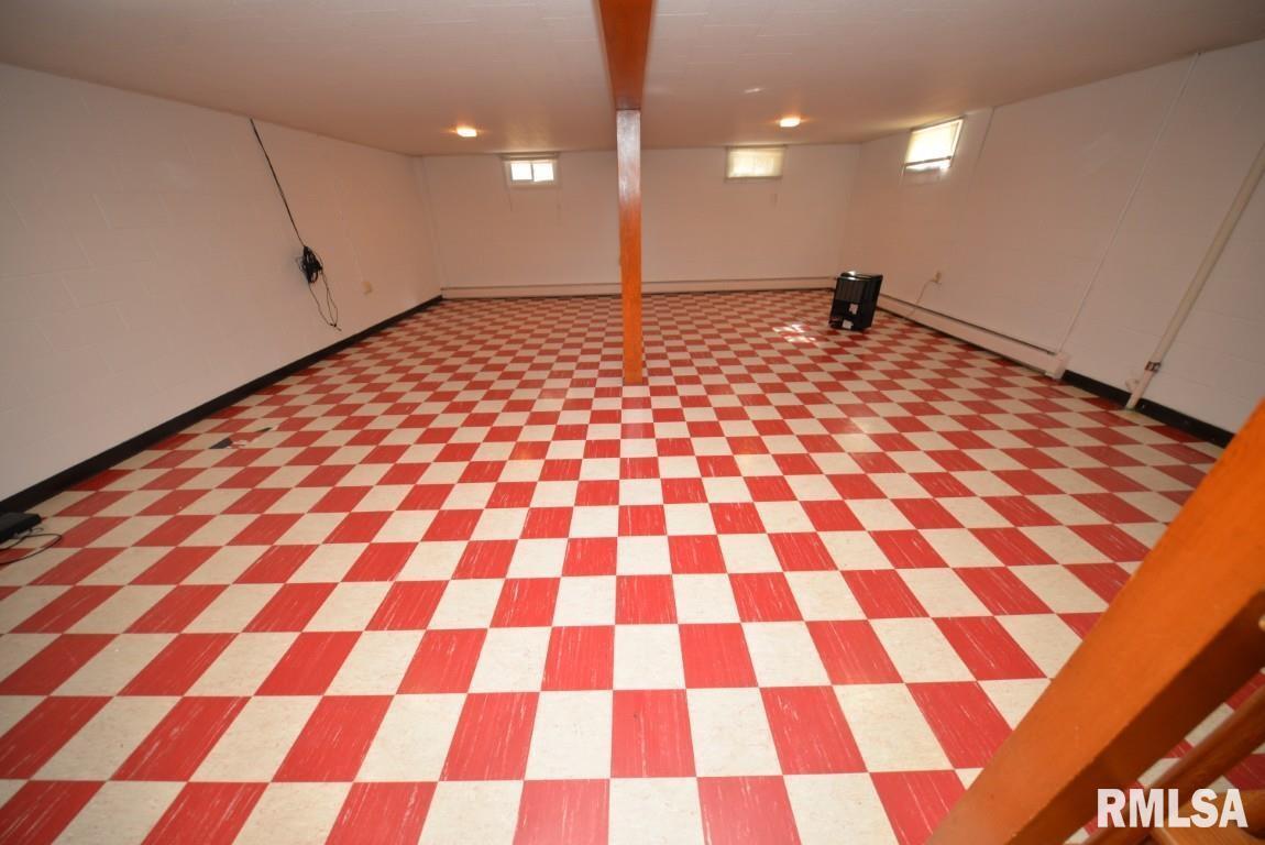 11455 East Richview Road Mount Vernon, IL 62864 - Photo 33 of 37 a view of a room with a checkered floor and a checkered floor