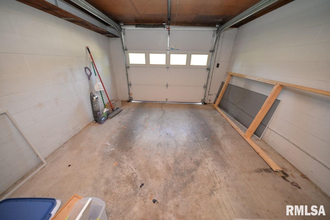 11455 East Richview Road Mount Vernon, IL 62864 - Photo 37 of 37 a view of a garage
