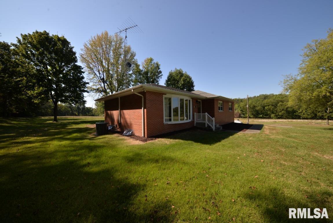 11455 East Richview Road Mount Vernon, IL 62864 - Photo 6 of 37 a view of a house with a yard