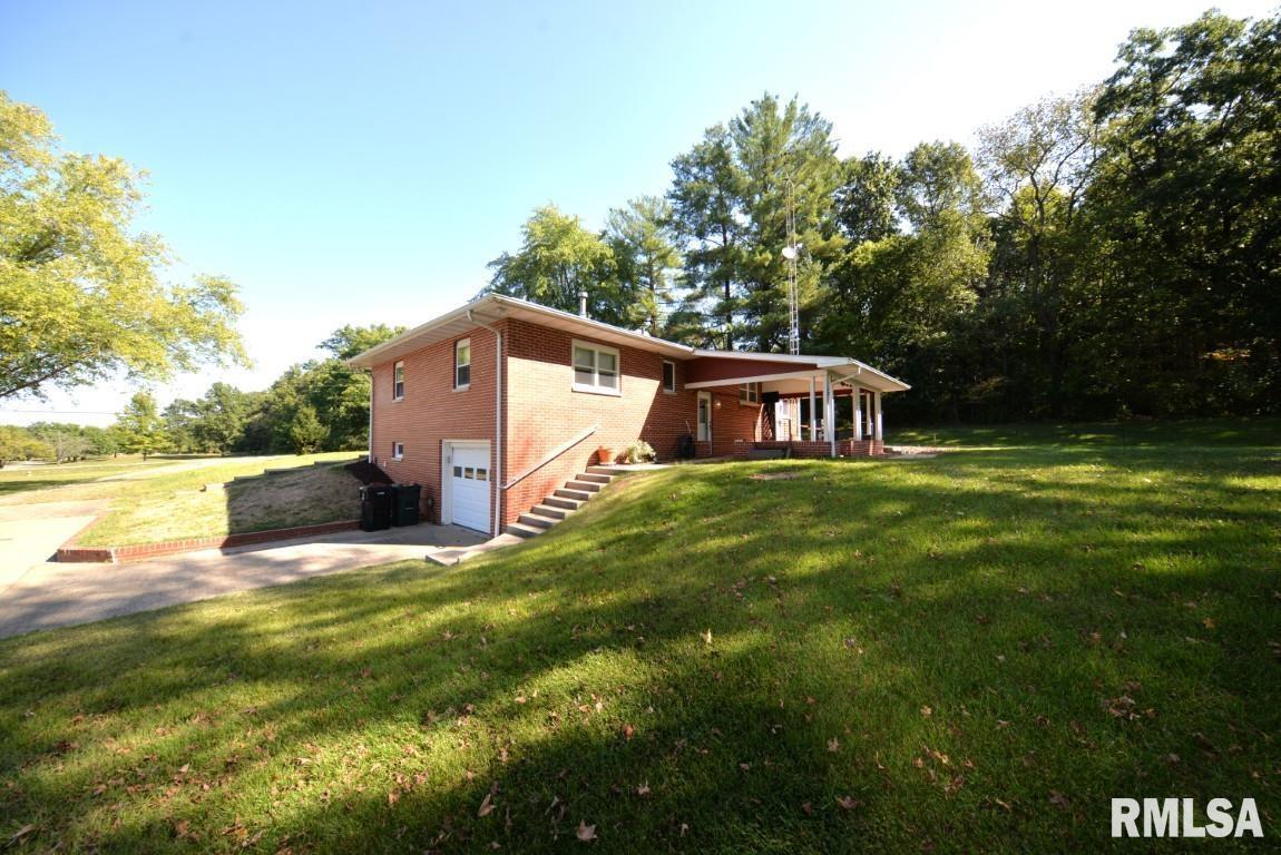 11455 East Richview Road Mount Vernon, IL 62864 - Photo 8 of 37 a house view with a outdoor space