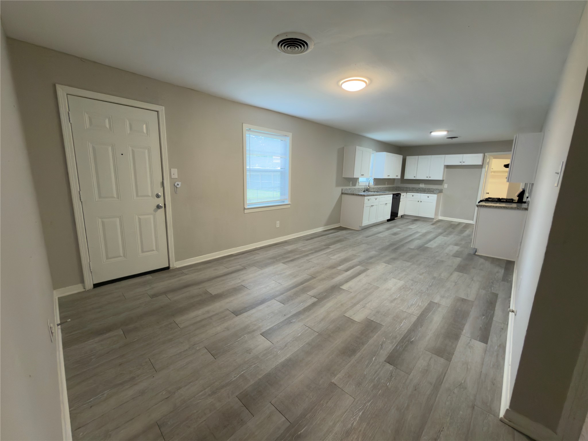 819 West Kyle Road Clute, TX 77531 - Photo 8 of 25