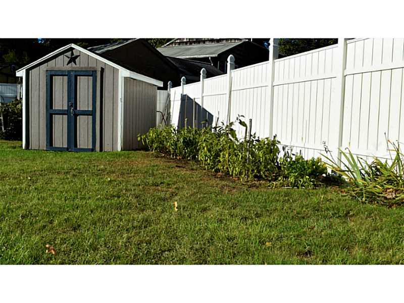 Yard/Garden. fenced in yard