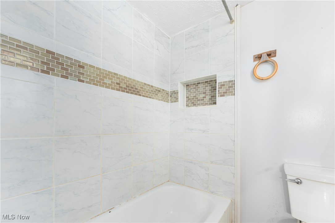 810 Walnut Road Southeast Massillon, OH 44646 - Photo 8 of 29 Gallery Image 8