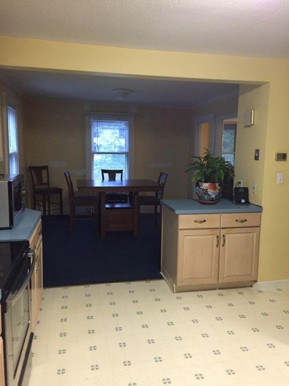 562 Tiffany Street Springfield, MA 01108 - Photo 3 of 7