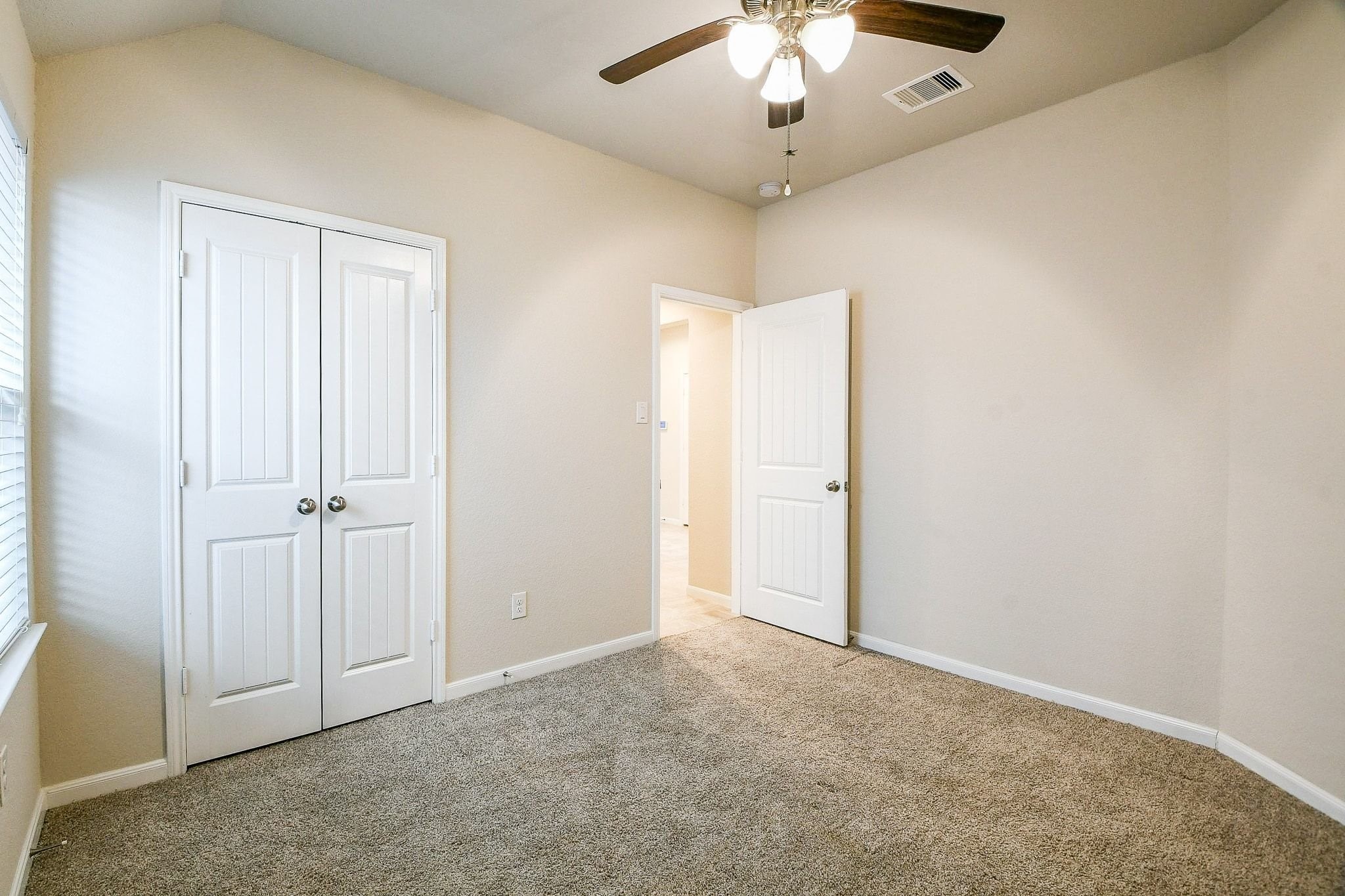 1515 Anyder Place Houston, TX 77047 - Photo 18 of 21 an empty room with a chandelier fan and closet area