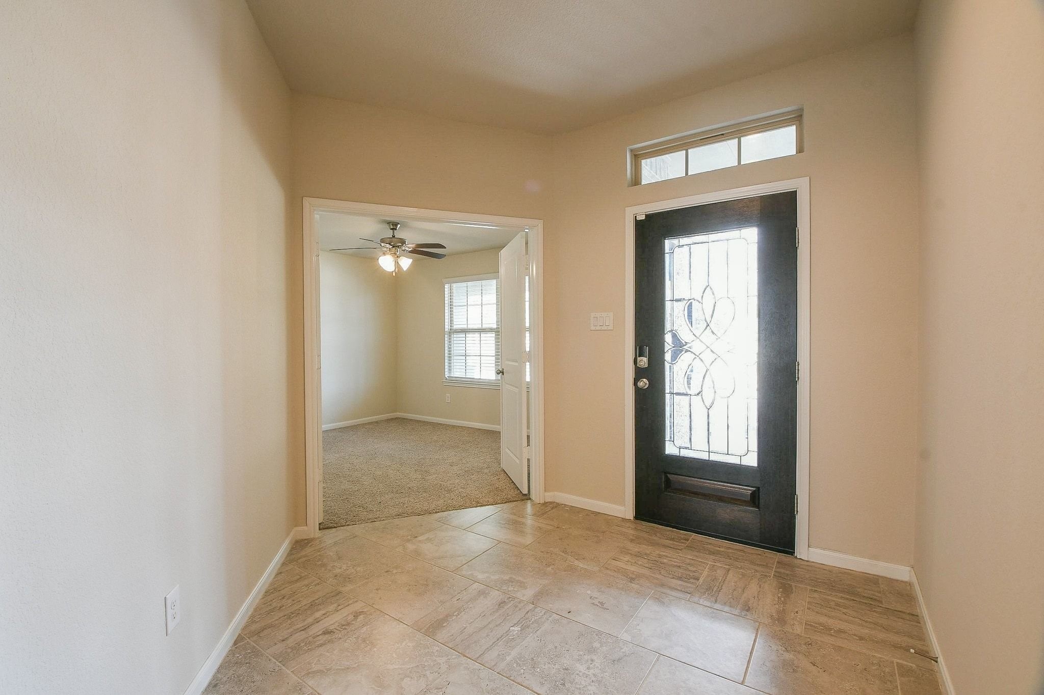 1515 Anyder Place Houston, TX 77047 - Photo 4 of 21 an empty room with windows and bathroom