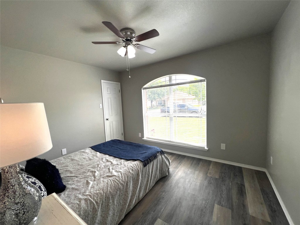 404 Patton Cove Bastrop, TX 78602 - Photo 33 of 40 Bedroom Large window and walk in closet