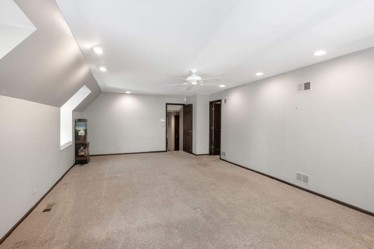 2621 Landwehr Road Glenview, IL 60026 - Photo 18 of 36 Gallery Image 18