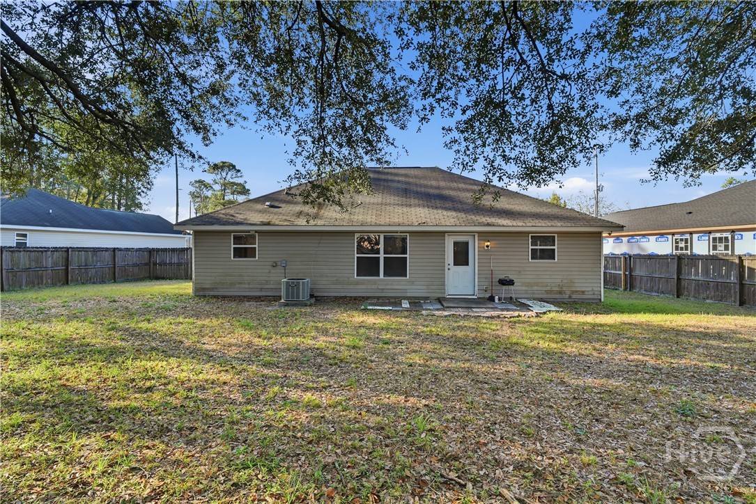 929 Pineland Avenue Hinesville, GA 31313 - Photo 2 of 3