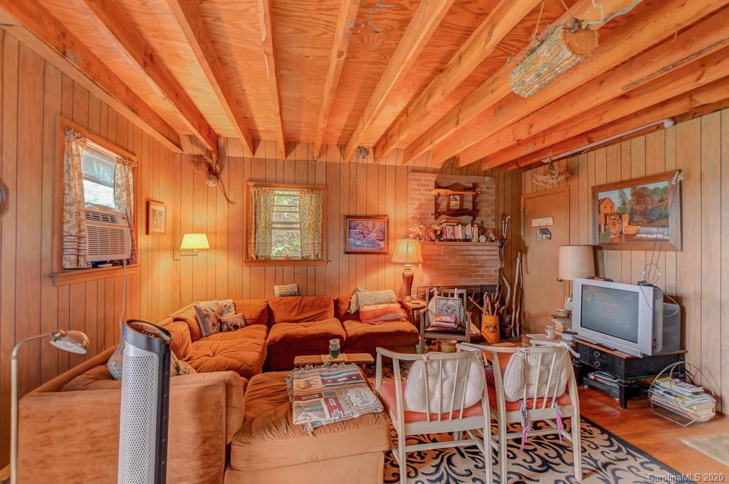 1446 Summer Road Hendersonville, NC 28792 - Photo 11 of 36 Gallery Image 11