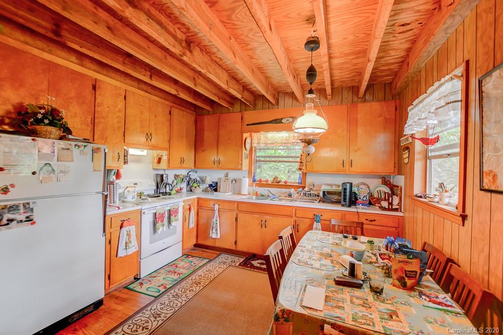 1446 Summer Road Hendersonville, NC 28792 - Photo 15 of 36 Gallery Image 15