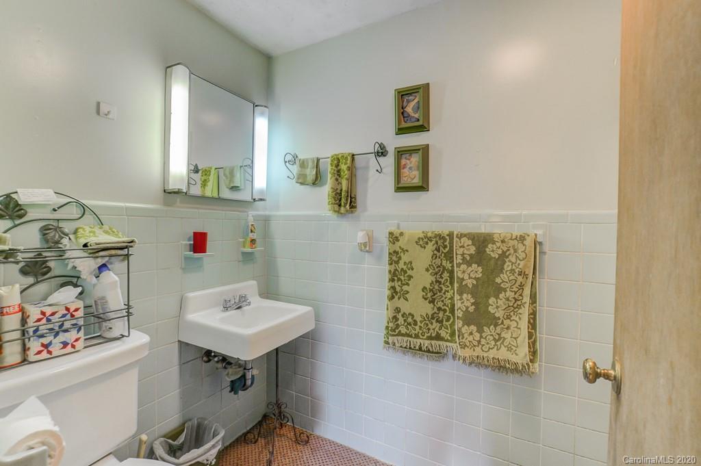 1446 Summer Road Hendersonville, NC 28792 - Photo 19 of 36 Gallery Image 19