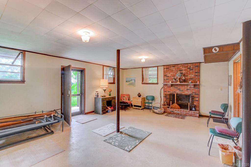 1446 Summer Road Hendersonville, NC 28792 - Photo 20 of 36 Gallery Image 20