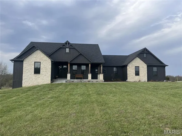 $1,000,000 | 111 Kentucky Derby Drive, Foristell, MO 63348
