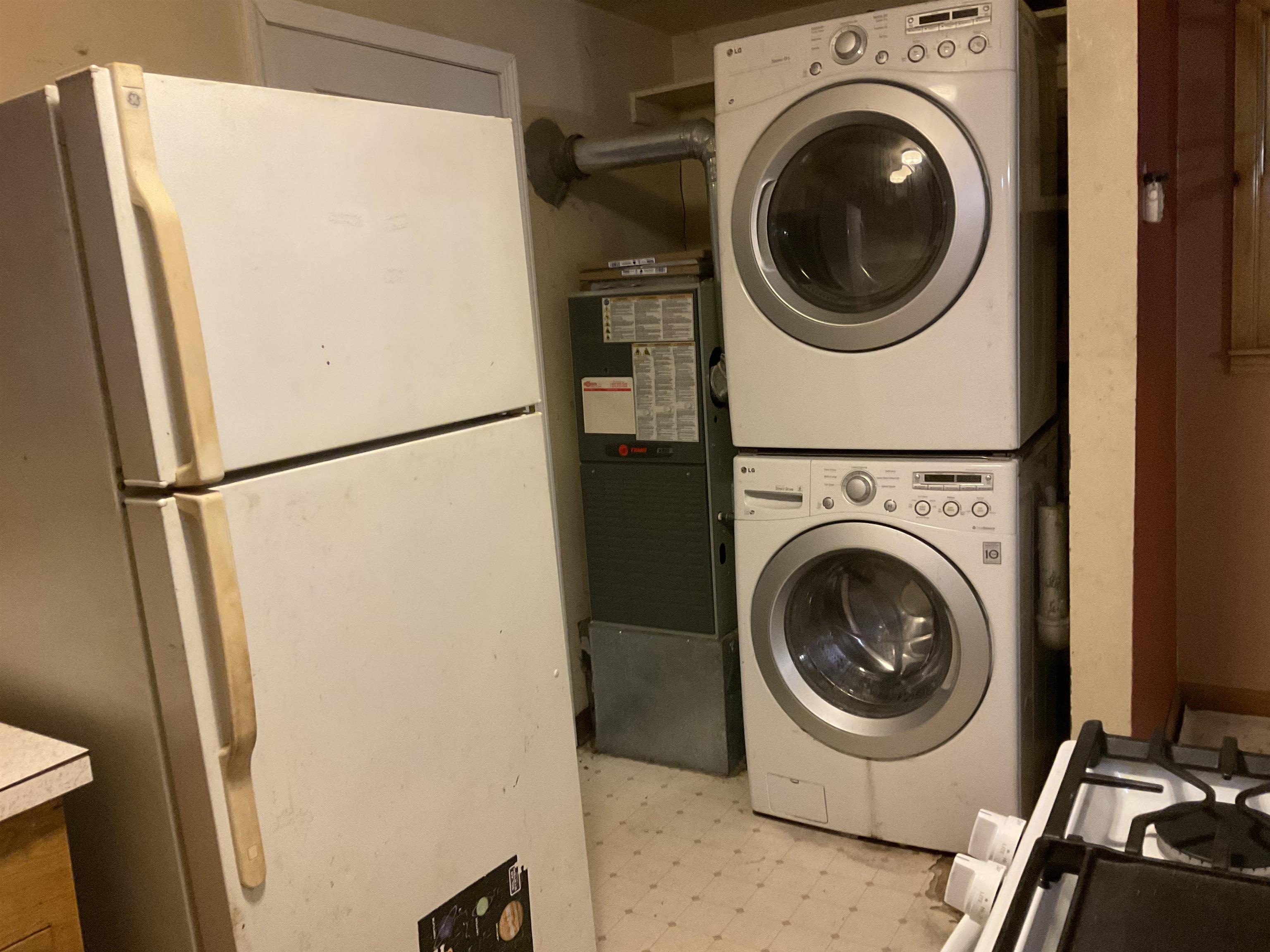 7004 Will James Road Rockford, IL 61109 - Photo 9 of 13 a utility room with dryer and washer