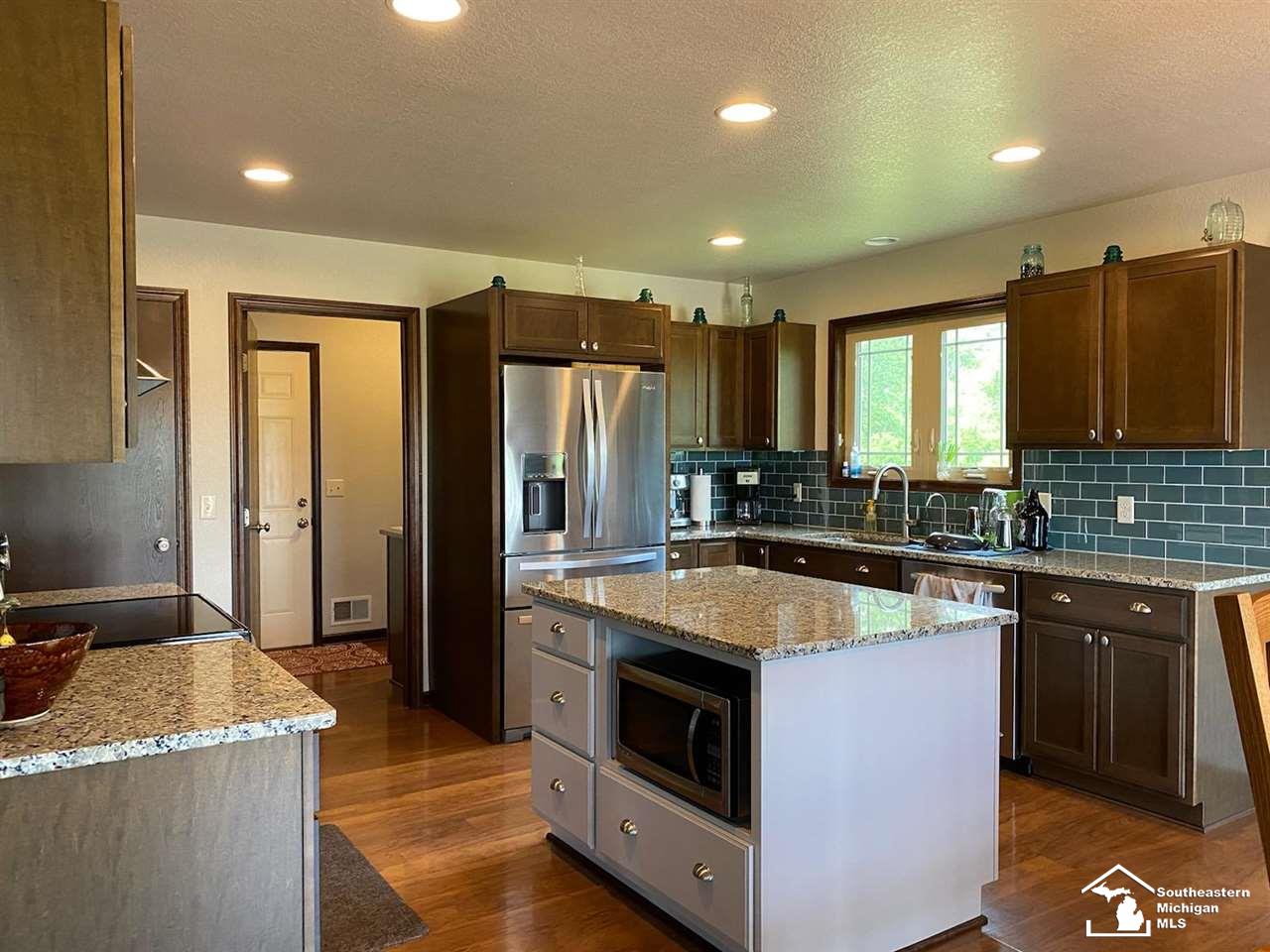 624 West Vienna Road Temperance, MI 48182 - Photo 4 of 6