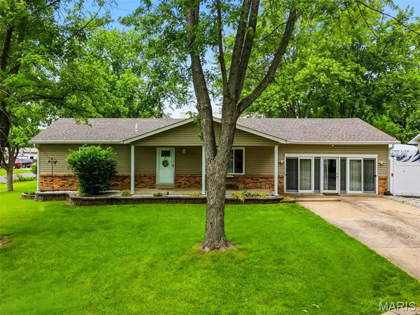 $399,900 | 11 South Meadow Drive, O'Fallon, MO 63366