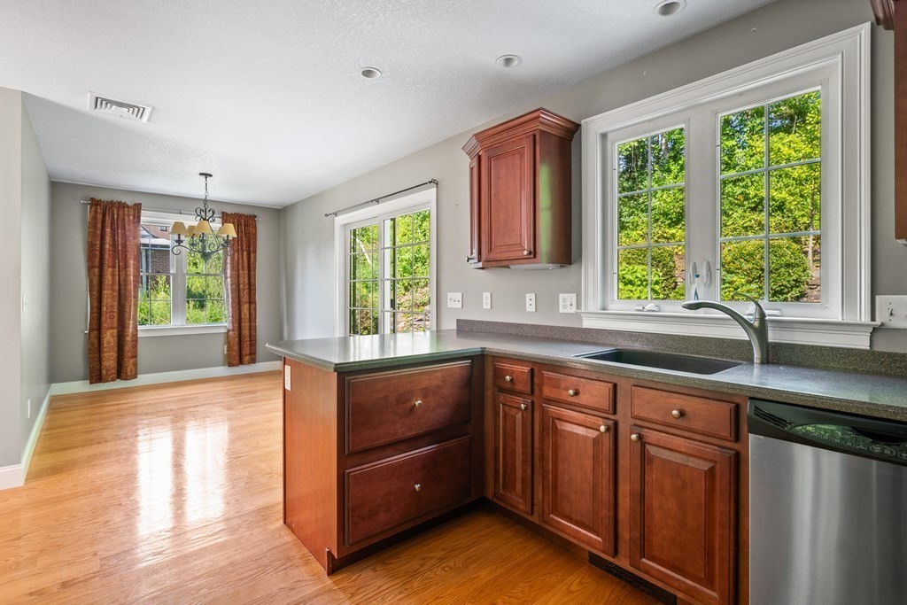 81 River Road South Hadley, MA 01075 - Photo 7 of 42 Gallery Image 7