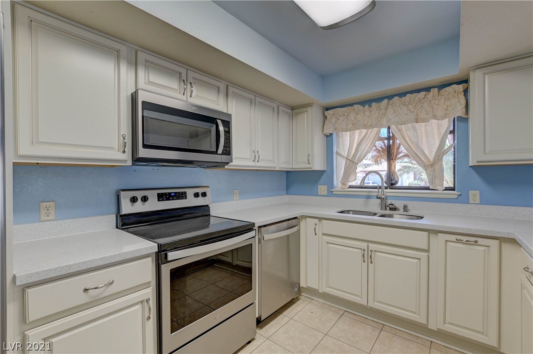 6436 West Pearcrest Road Las Vegas, NV 89108 - Photo 10 of 33 Gallery Image 10