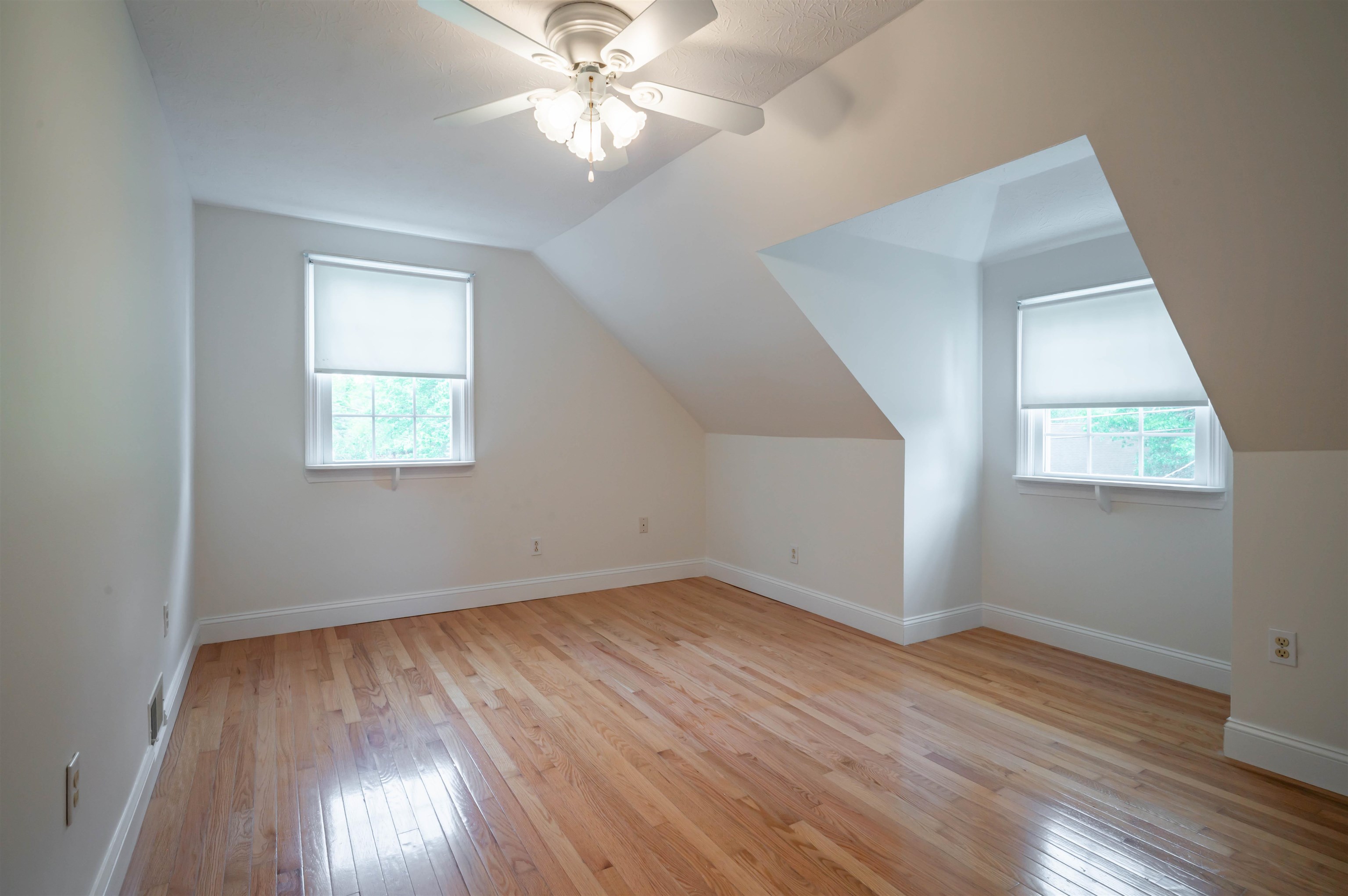 192 Searles Road Nashua, NH 03062 - Photo 14 of 46