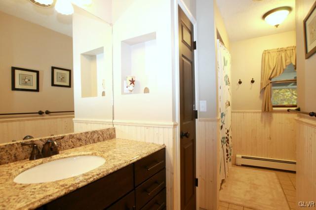 3408 Bridlepath Road Easton, PA 18045 - Photo 6 of 19 Gallery Image 6