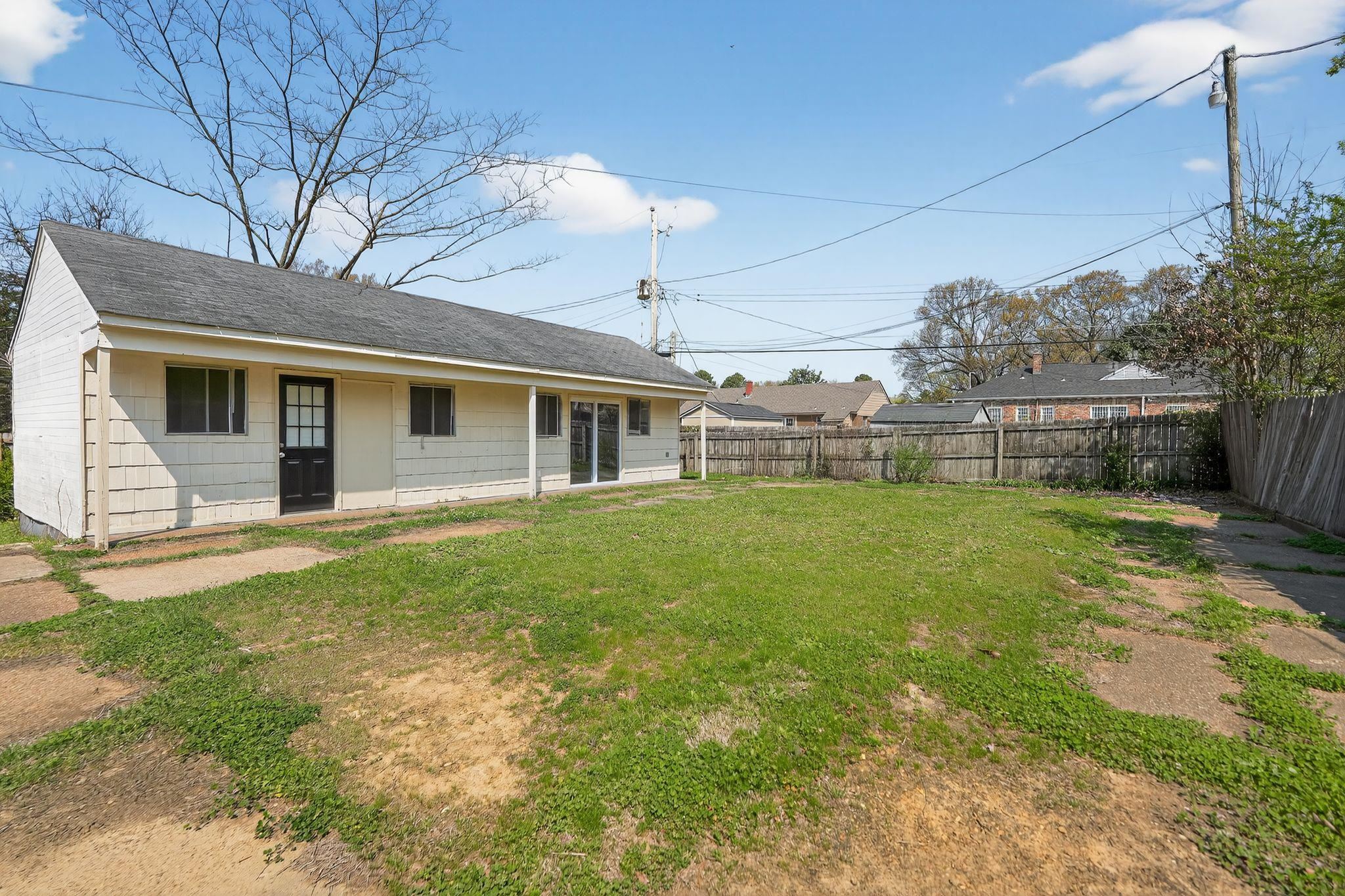 3220 Christine Road Memphis, TN 38118 - Photo 6 of 35 a backyard of a house with table and chairs