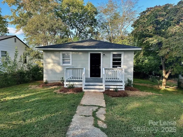 a view of a house with a back yard