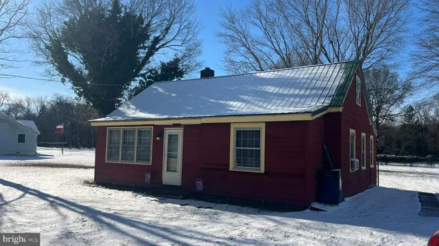 a front view of house with yard