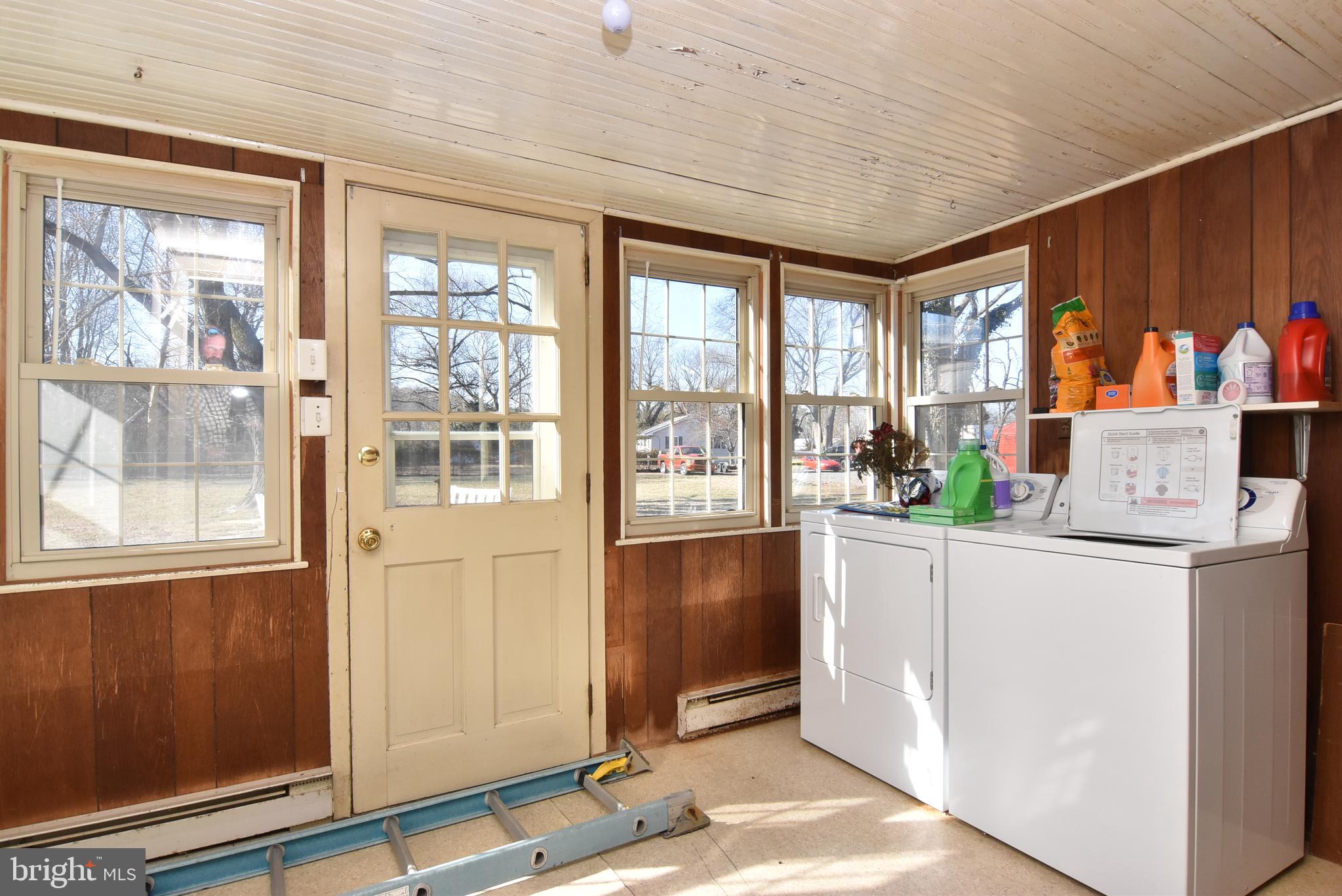28740 Seaford Road Laurel, DE 19956 - Photo 32 of 44 a living room with a large window
