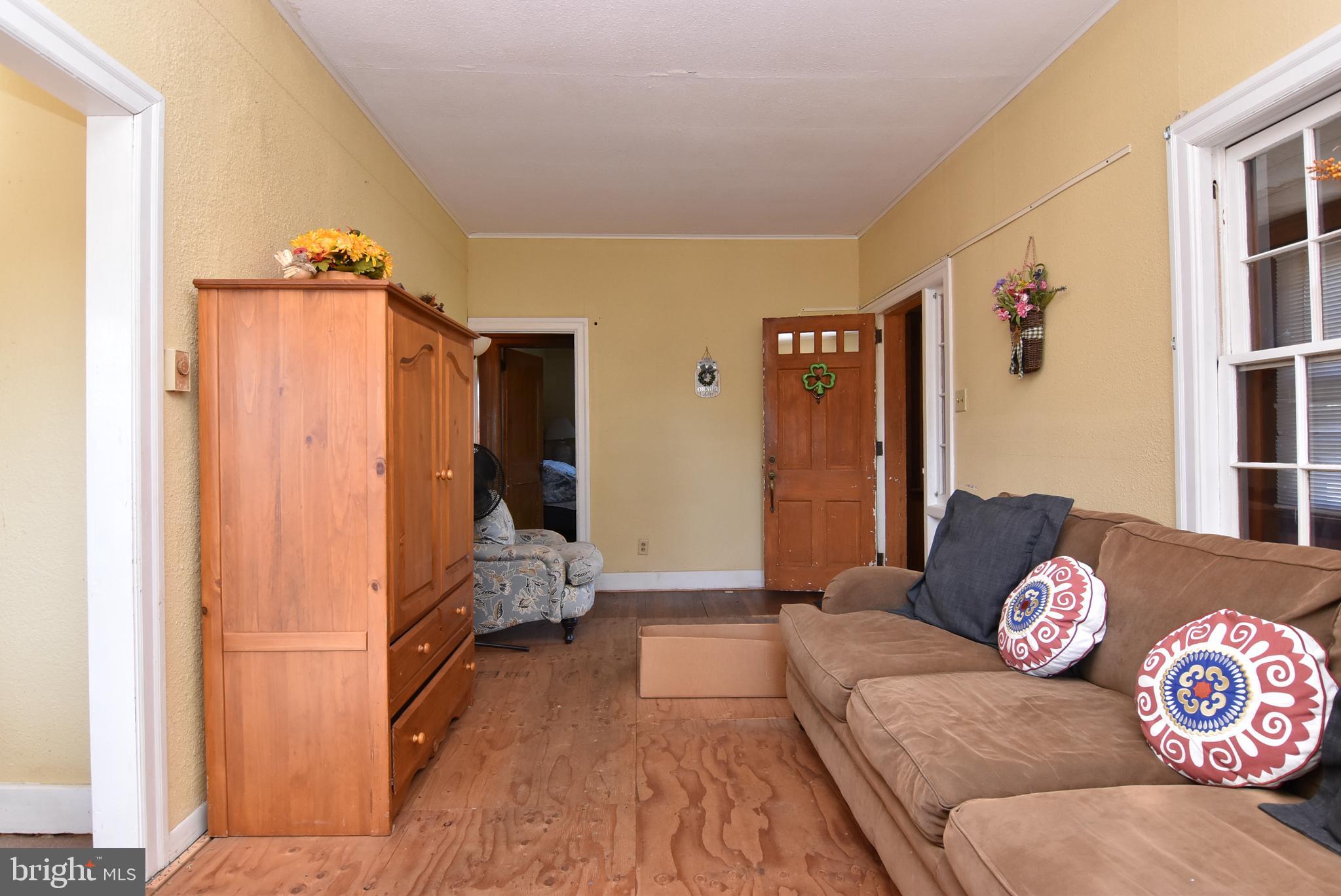 28740 Seaford Road Laurel, DE 19956 - Photo 36 of 44 a living room with furniture and a couch