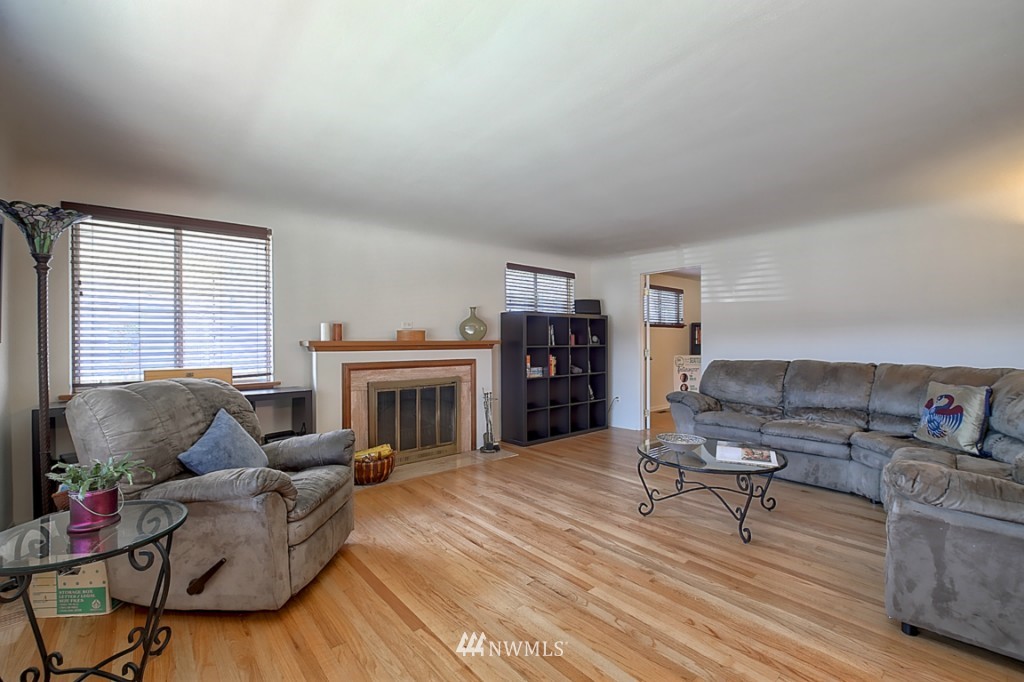 1808 North 46th Street Seattle, WA 98103 - Photo 3 of 24 Gallery Image 3