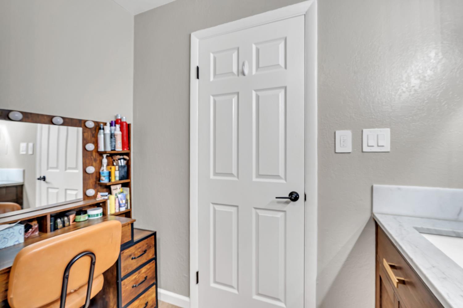 12354 Hobday Road Wilton, CA 95693 - Photo 63 of 77 office area with a textured wall