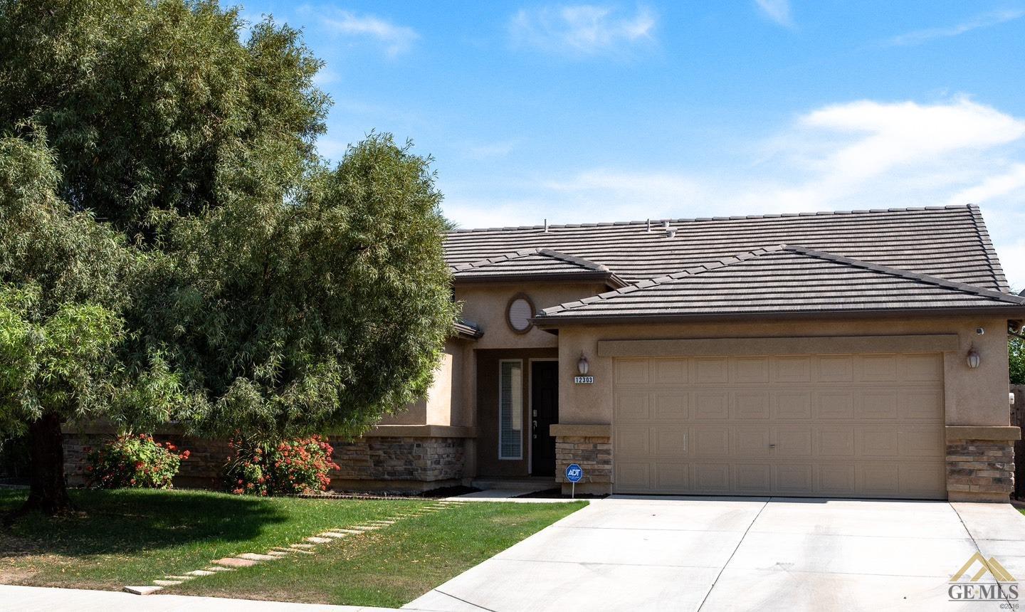 a front view of house with yard