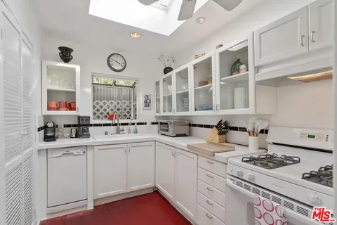 $1,700,000 | 619 Milwood Avenue, Venice, CA 90291