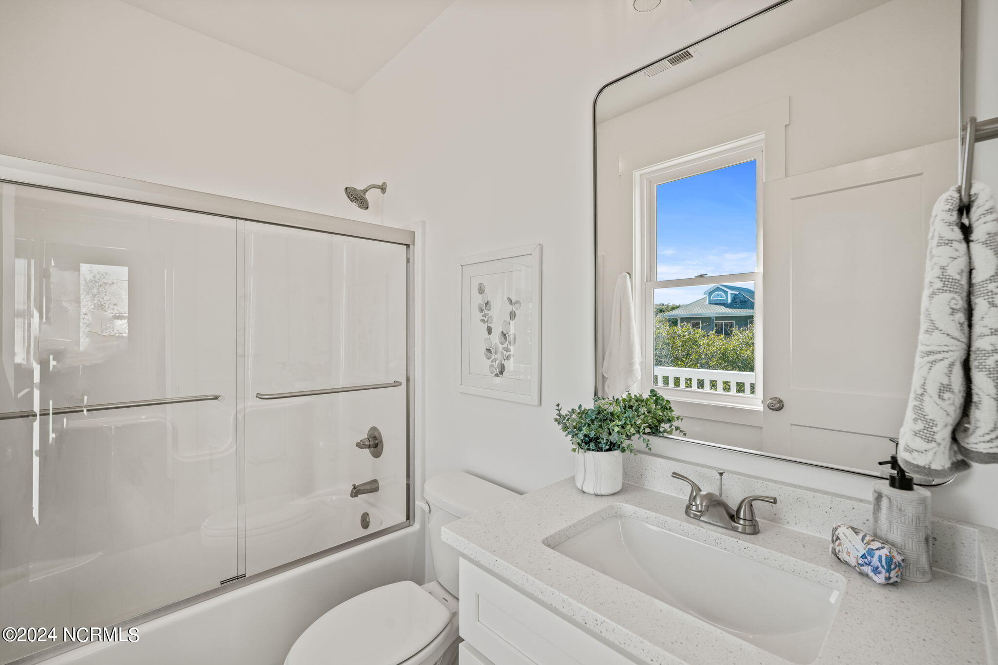 121 Atkinson Road Surf City, NC 28445 - Photo 44 of 70 Bathroom