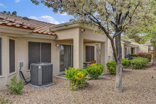 $2,778 | 2318 Spring Water Drive, Las Vegas, NV 89134