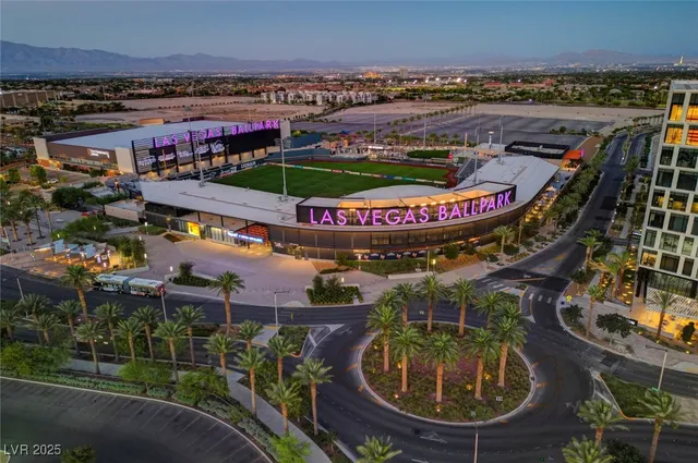 $2,778 | 2318 Spring Water Drive, Las Vegas, NV 89134