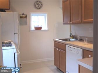 325 Strathmore Road Havertown, PA 19083 - Photo 6 of 10 Kitchen