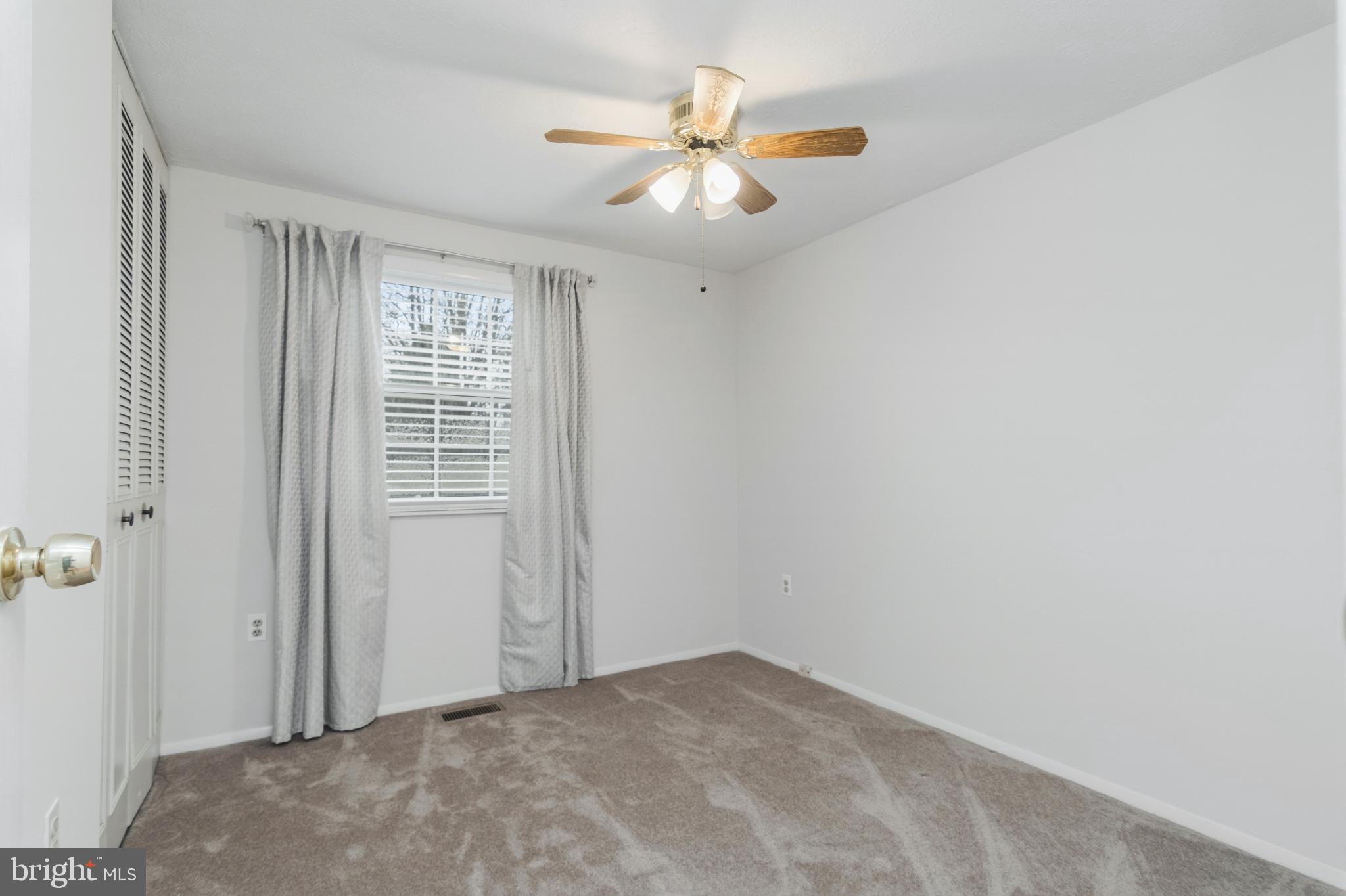 2806 Logway Road Vienna, VA 22181 - Photo 17 of 42 a view of an empty room with a window