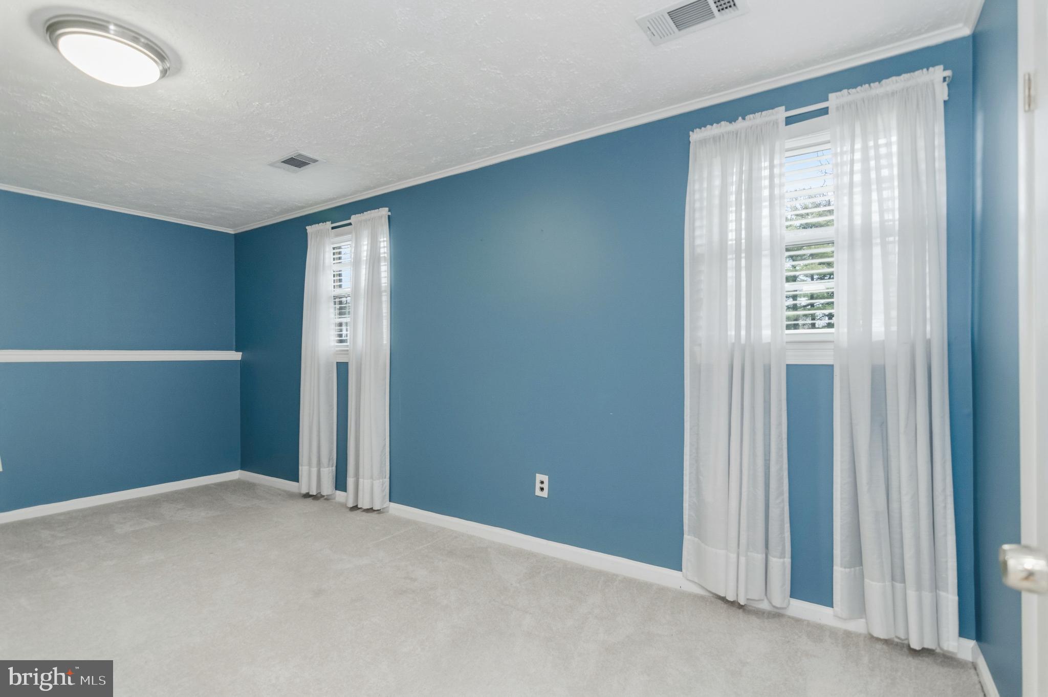 2806 Logway Road Vienna, VA 22181 - Photo 31 of 42 a view of an empty room with a window