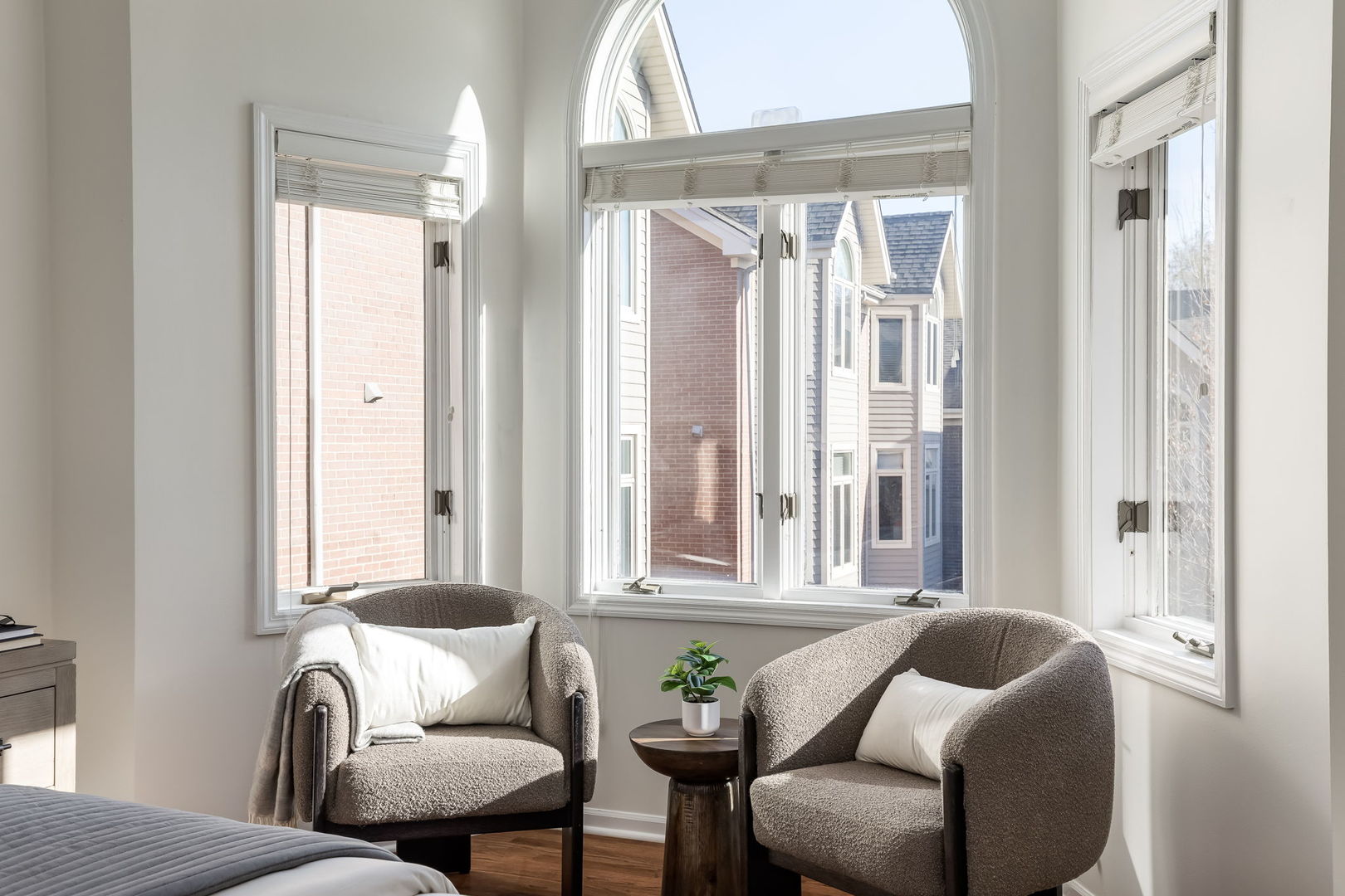 1251 West Fletcher Street, Unit J Chicago, IL 60657 - Photo 14 of 30 a living room with furniture and a large window