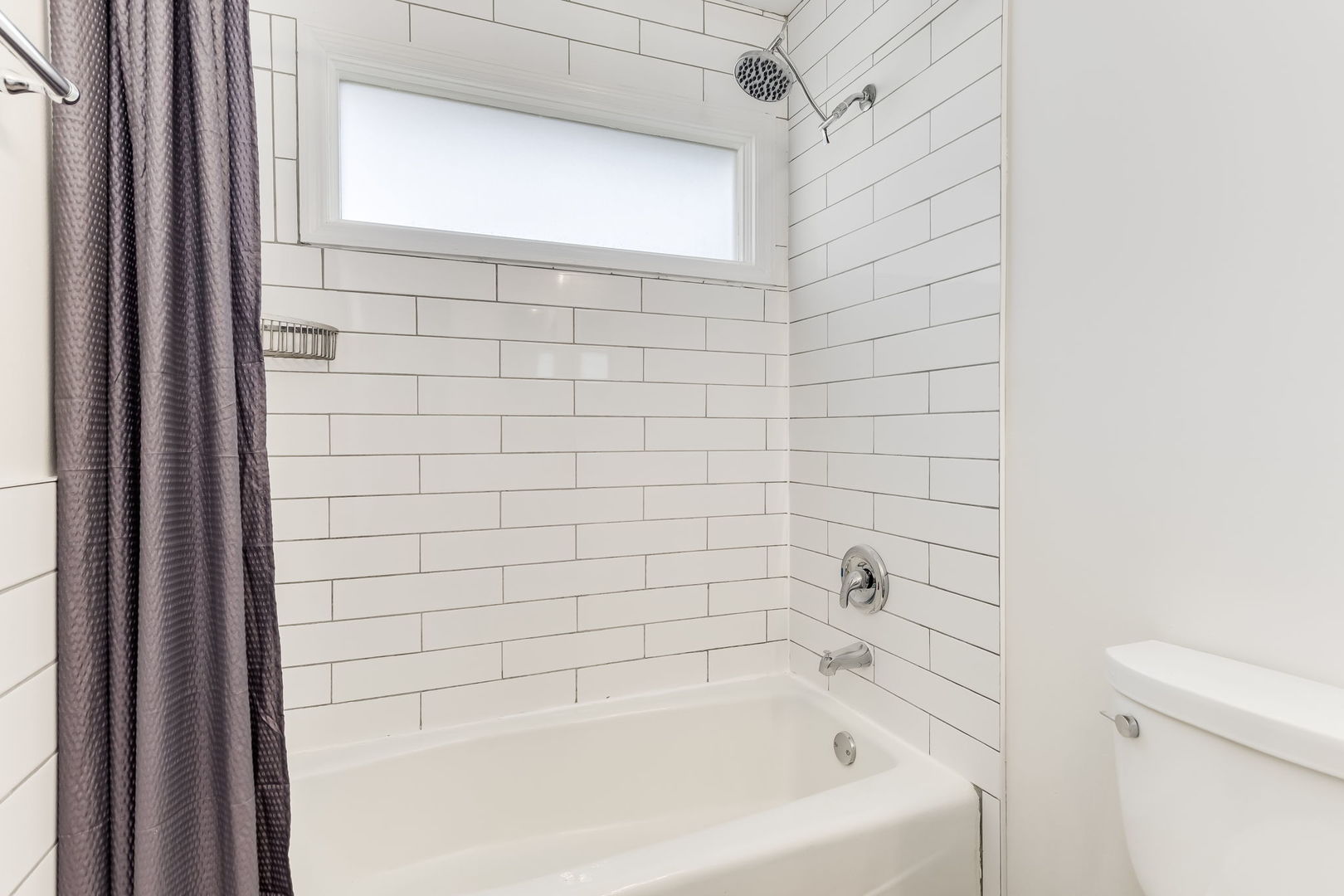 1251 West Fletcher Street, Unit J Chicago, IL 60657 - Photo 15 of 30 a bathroom with a bathtub
