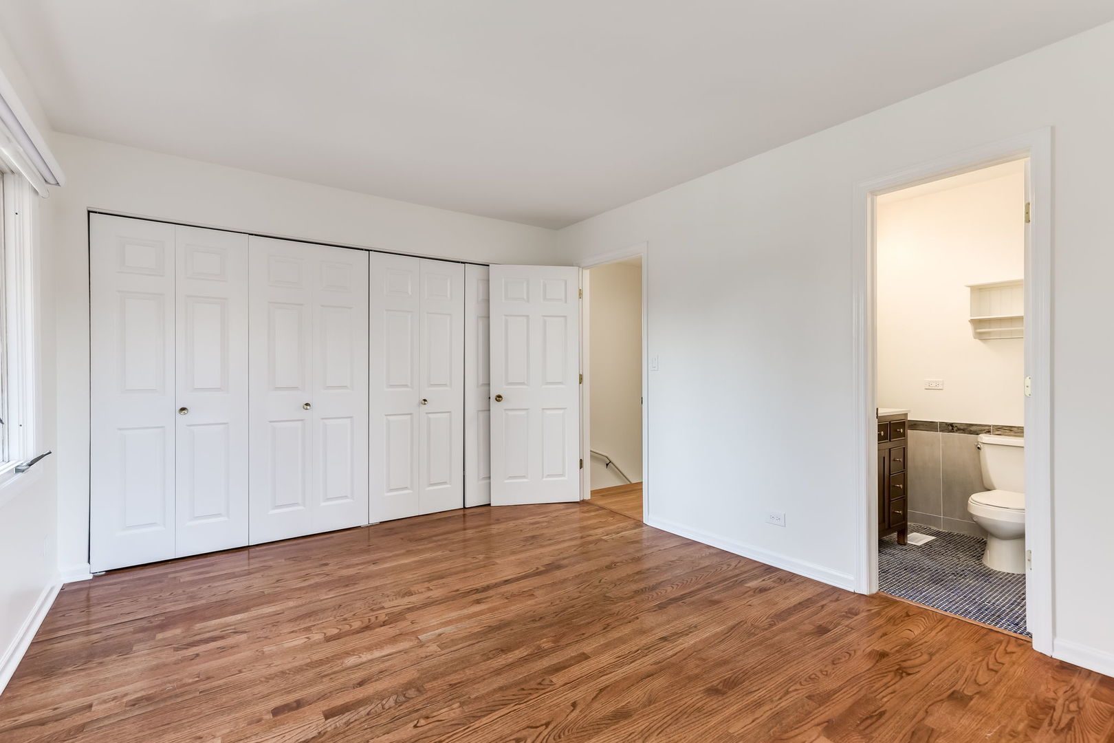 1251 West Fletcher Street, Unit J Chicago, IL 60657 - Photo 16 of 30 a big room with wooden floor and bathroom view