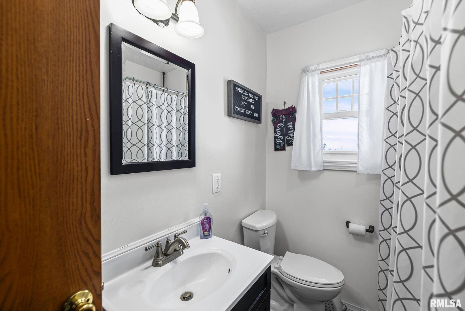 7302 Hoffman Road Centralia, IL 62801 - Photo 23 of 39 a bathroom with a toilet sink and mirror