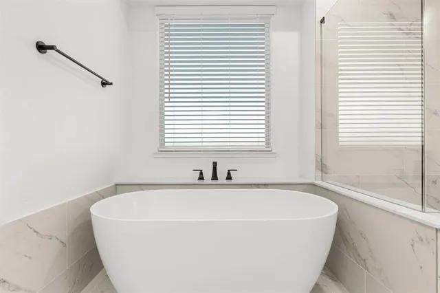 $811,574 | 230 Broadmoor Lane, Ovilla, TX 75154